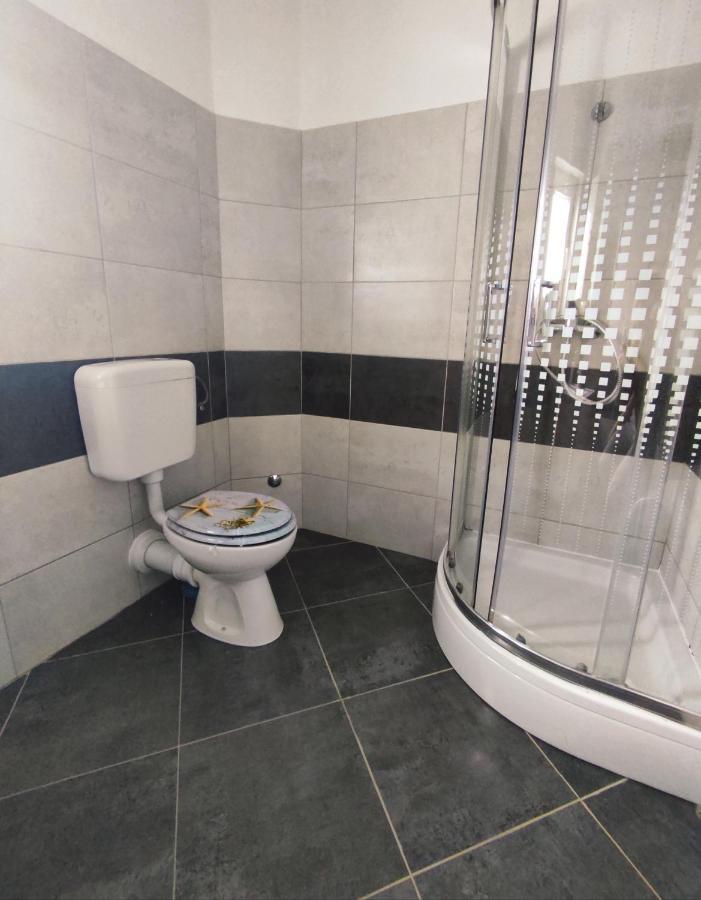 PUY Three Lions Apartment Number 2 מראה חיצוני תמונה