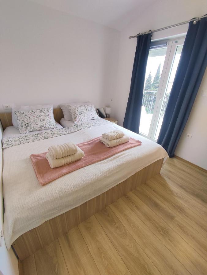 PUY Three Lions Apartment Number 2 מראה חיצוני תמונה