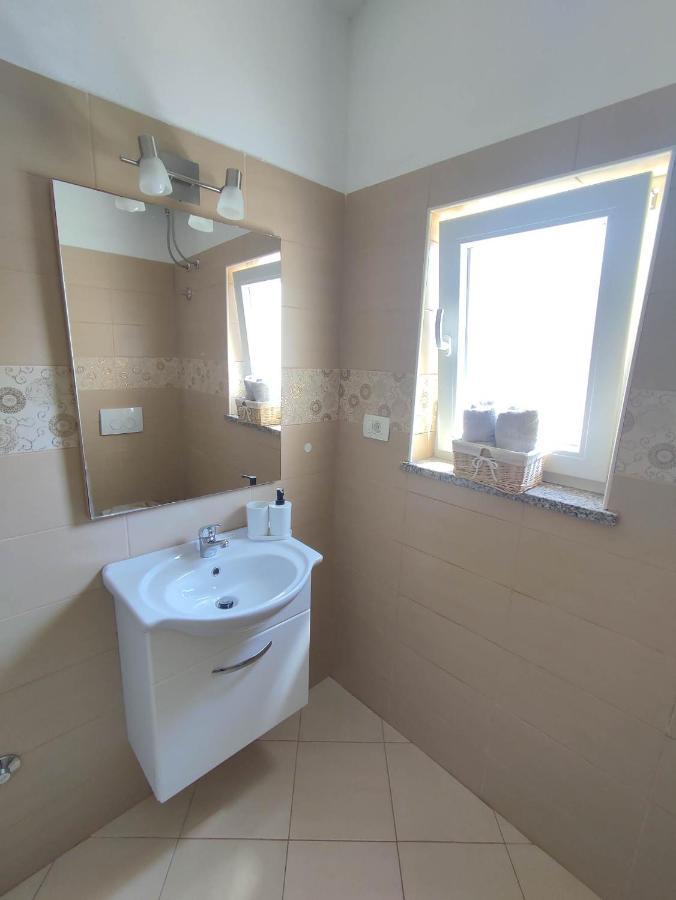 PUY Three Lions Apartment Number 2 מראה חיצוני תמונה