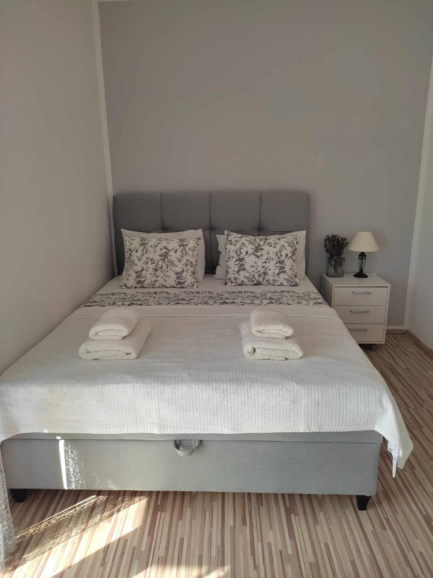PUY Three Lions Apartment Number 2 מראה חיצוני תמונה